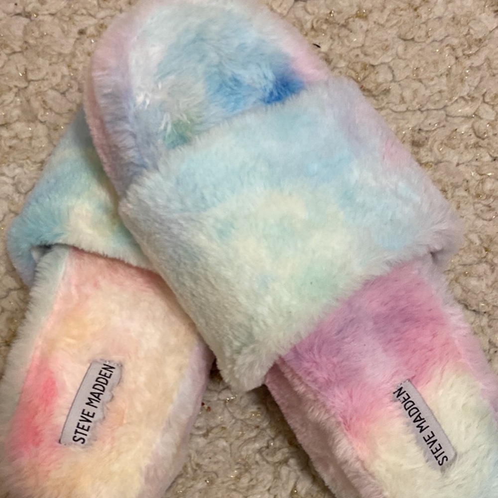 *SOLD*Steve Madden Fuzzy Rainbow Slippers